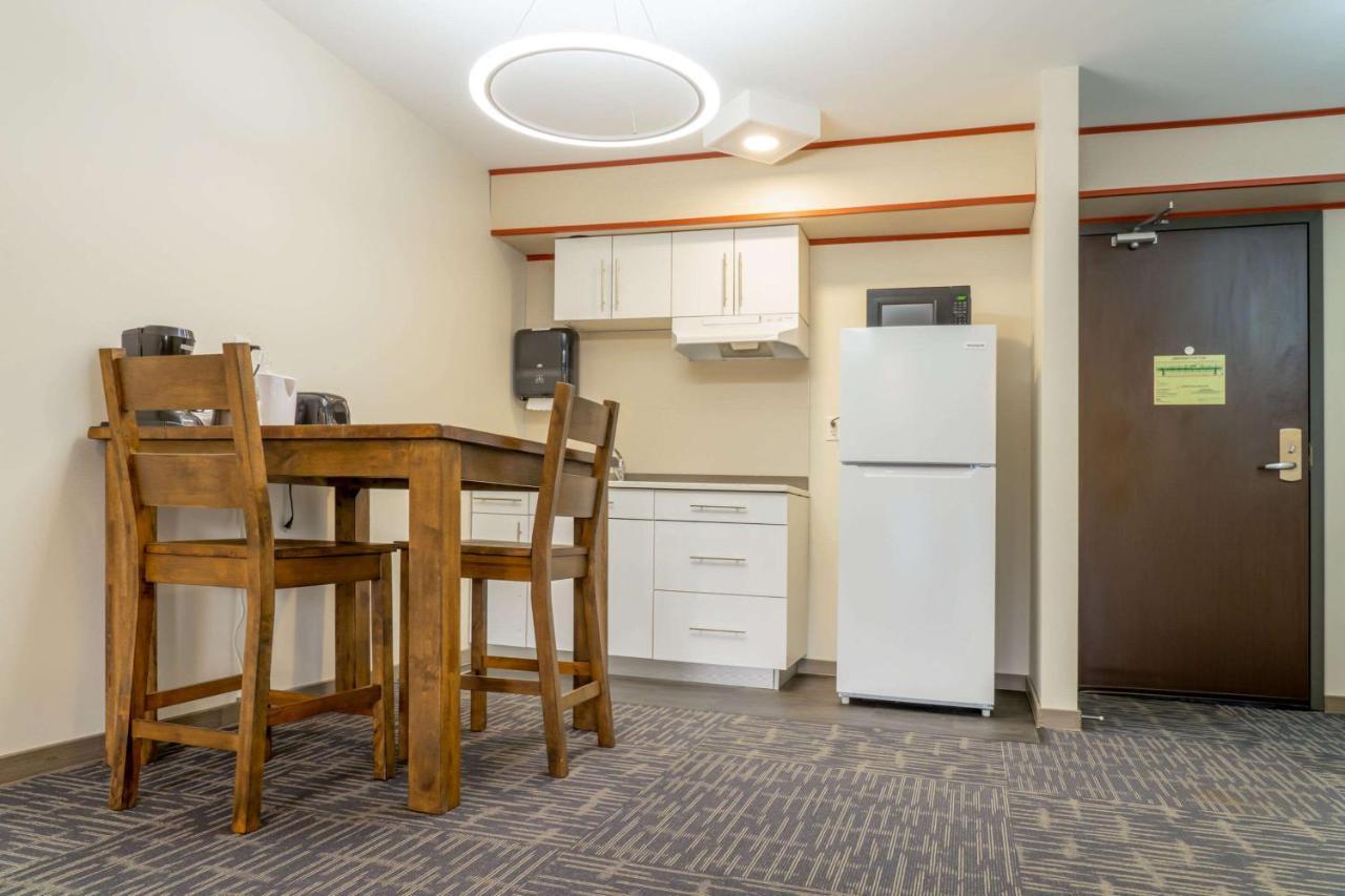 Quality Inn Sunshine Suites Terrace Esterno foto